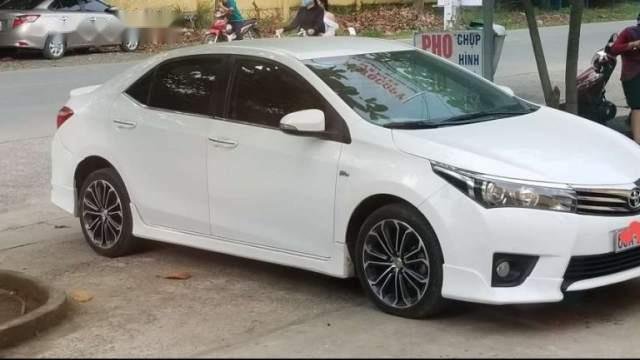 Cần bán xe Toyota Corolla Altis sản xuất năm 2015, xe nhập0