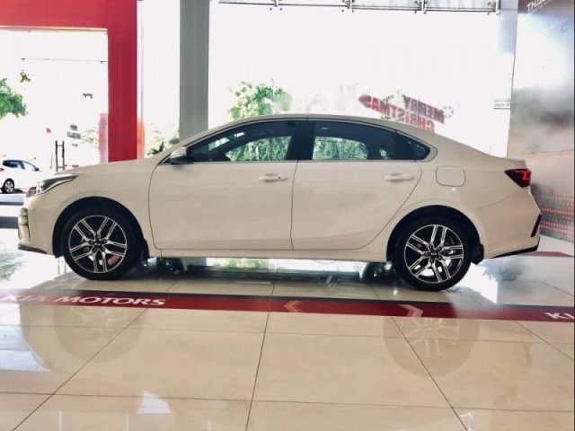 Cần bán Kia Cerato sản xuất năm 2019, màu trắng, giá tốt
