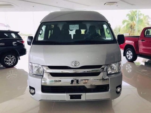 Bán Toyota Hiace năm sản xuất 2018, màu bạc, xe nhập, giá 950tr