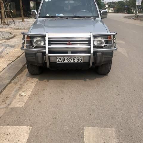 Bán xe Mitsubishi Pajero năm 1998, màu bạc, xe nhập, xe gia đình