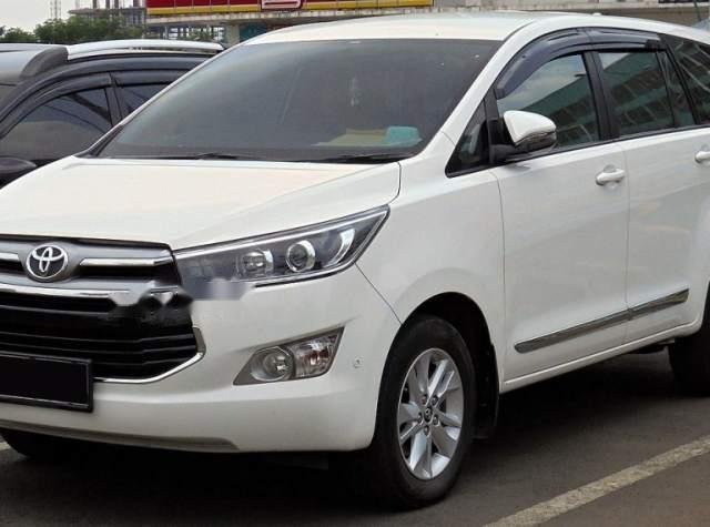 Cần bán xe Toyota Innova đời 2019, màu trắng