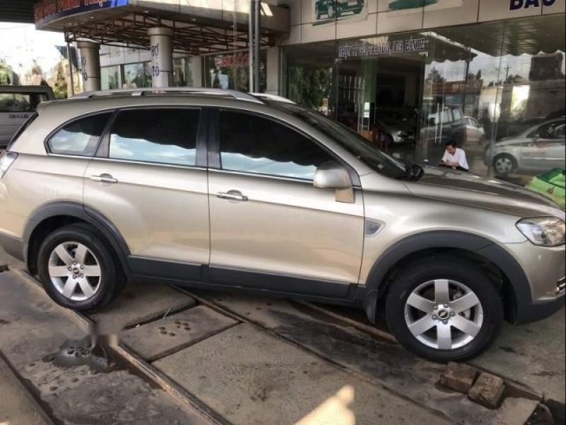 Bán Chevrolet Captiva LT 2.4 năm 2010, màu vàng, xe nhập như mới