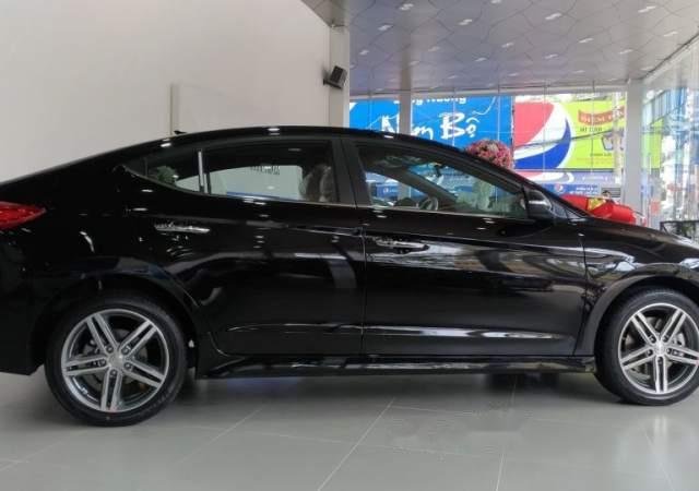 Bán Hyundai Elantra năm 2019, màu đen giá cạnh tranh