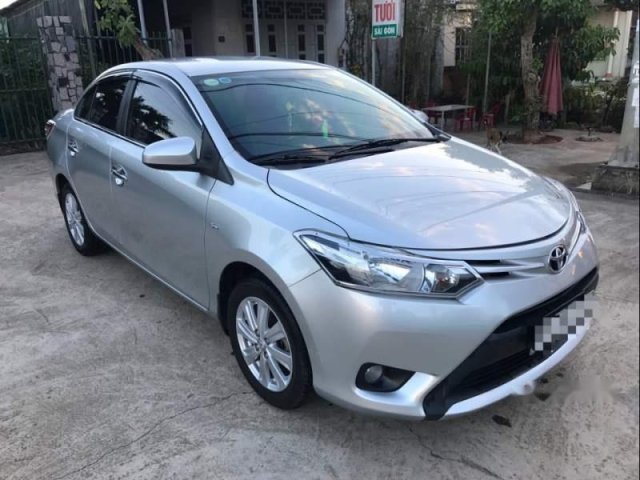 Cần bán lại xe Toyota Vios sản xuất 2014, màu bạc, nhập khẩu xe gia đình giá cạnh tranh0