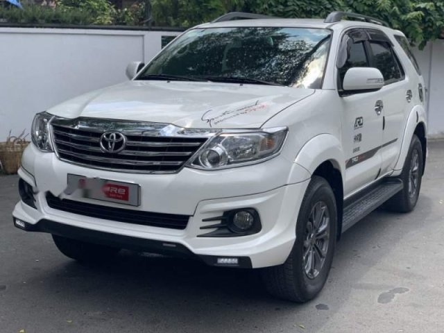 Cần bán xe Toyota Fortuner đời 2016, màu trắng số tự động, giá 880tr