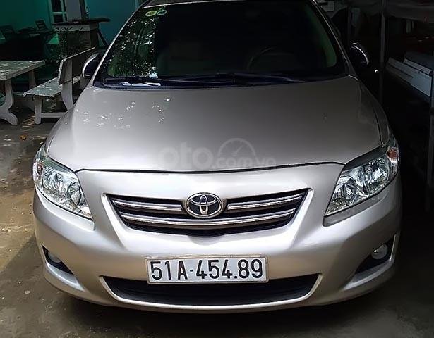 Cần bán lại xe Toyota Corolla Altis sản xuất năm 2010, xe nhà đang sử dụng