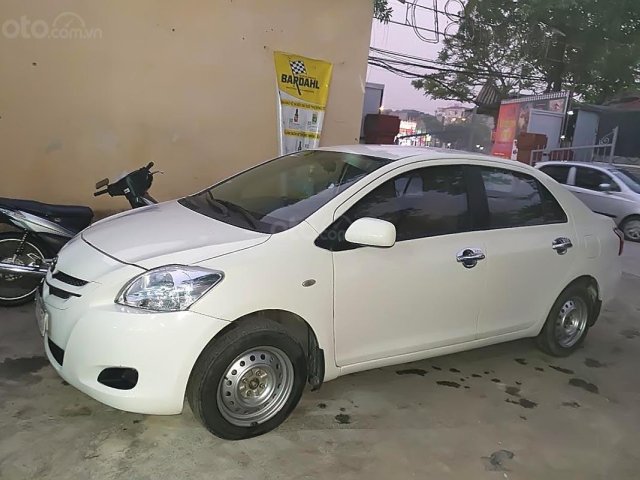 Bán xe Toyota Vios đời 2010, màu trắng, xe chất