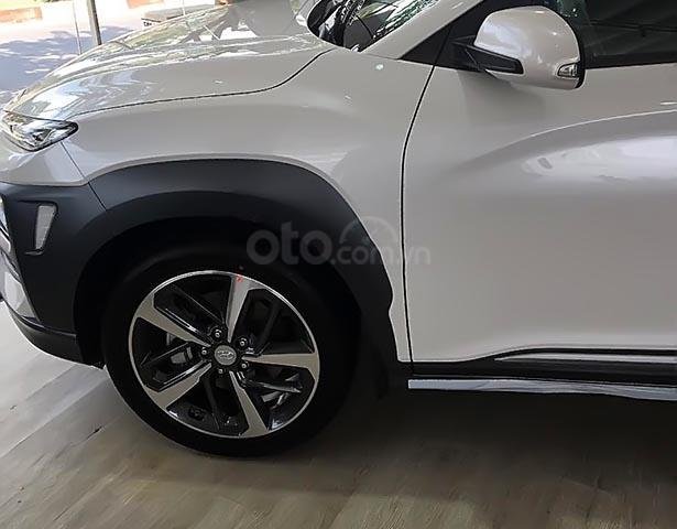 Bán Hyundai Kona 1.6 Turbo đời 2019, màu trắng