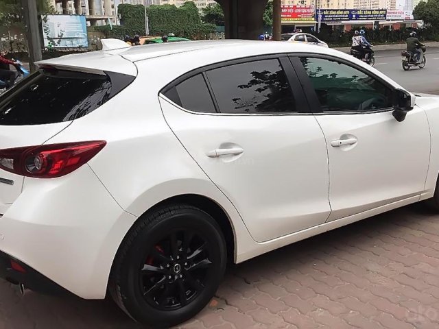 Bán Mazda 3 năm 2016, màu trắng, xe đẹp, máy móc nguyên zin êm ái