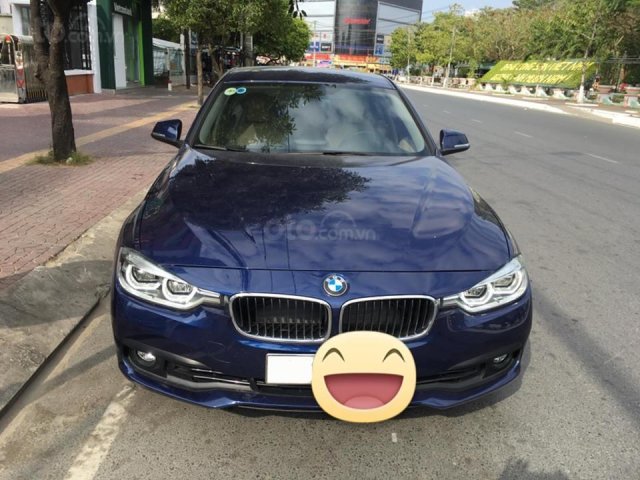 Gia đình cần bán xe BMW 320i, sản xuất 2016, số tự động, màu xanh