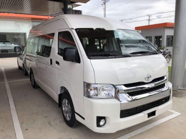 Bán Toyota Hiace 2018, màu trắng, nhập khẩu 