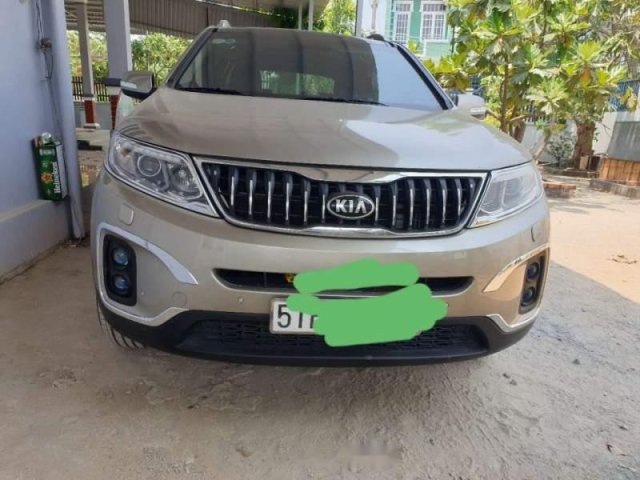 Cần bán gấp Kia Sorento năm 2016, màu bạc, giá 789tr