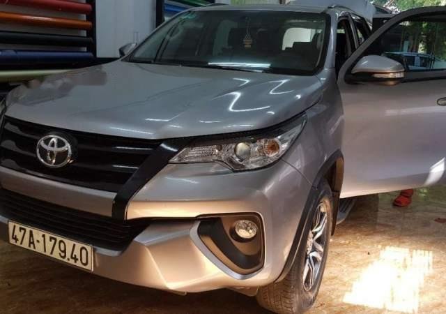 Bán Toyota Fortuner 2017, màu bạc, nhập khẩu