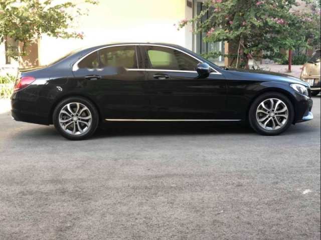 Cần bán Mercedes C200 sản xuất 2016, màu đen, nhập khẩu