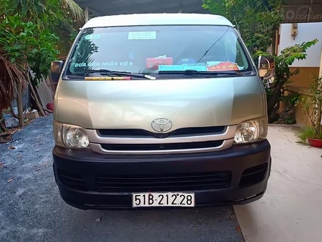 Bán ô tô Toyota Hiace sản xuất 2010, màu bạc xe gia đình, giá chỉ 380 triệu