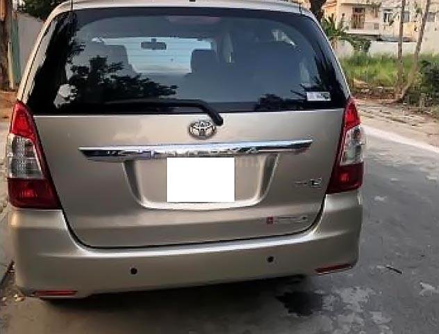 Bán xe Toyota Innova đời 2013, mầu nâu vàng