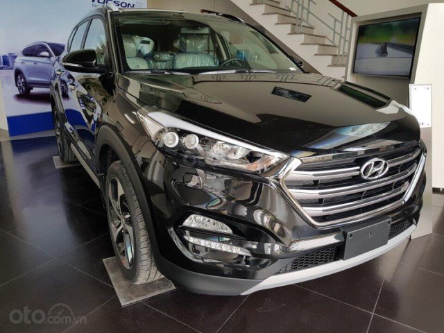 Hyundai Giải Phóng bán Tucson trả trước 150tr, tặng gói phụ kiện, góp ngân hàng lãi suất thấp, LH 0905735988