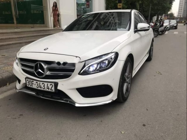 Cần bán xe Mercedes C300 AMG 2016, màu trắng