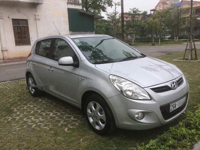 Cần bán Hyundai i20 sản xuất năm 2011, màu bạc, xe nhập chính chủ giá cạnh tranh