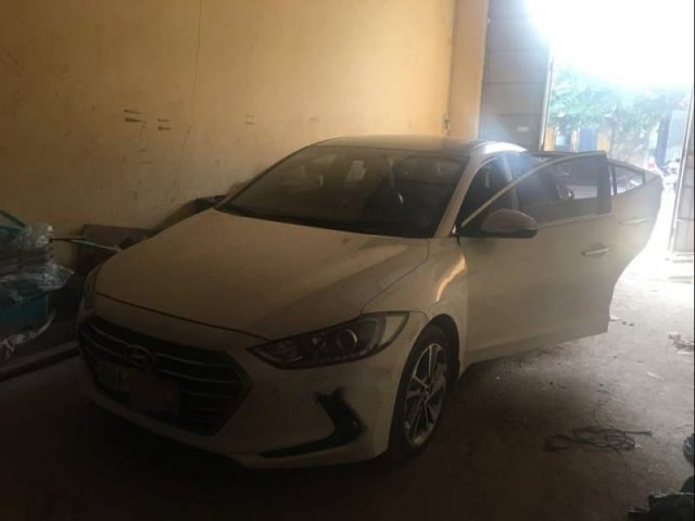 Bán ô tô Hyundai Elantra 2.0 AT đời 2017, màu trắng, đã qua sử dụng