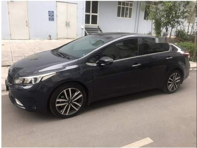 Cần bán Kia Cerato sản xuất 2017, màu đen còn mới, giá tốt