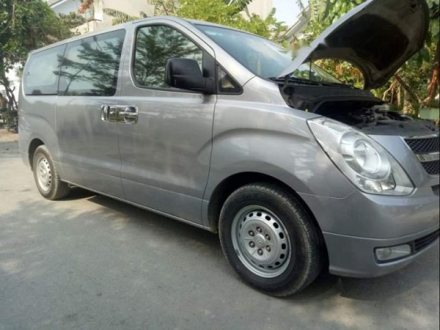 Bán Hyundai Grand Starex sản xuất 2015, màu xám còn mới