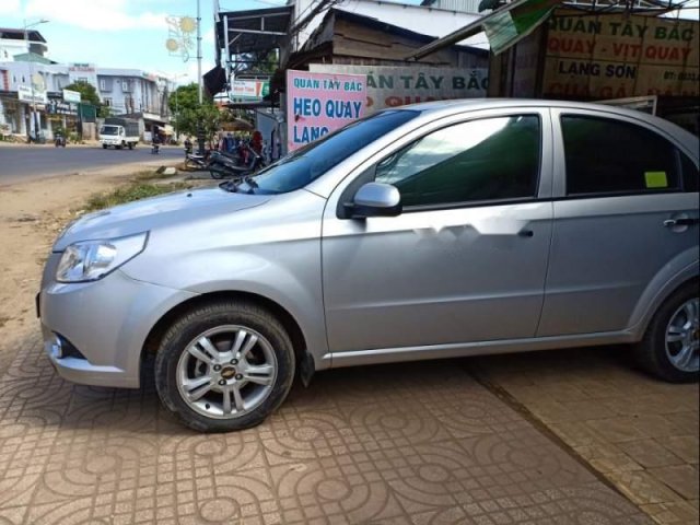 Bán Chevrolet Aveo sản xuất 2015, màu bạc, nước sơn zin