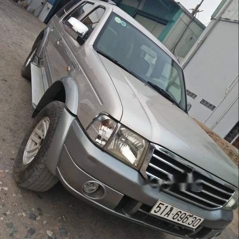 Cần bán xe Ford Everest 2006 số sàn, máy dầu, xe cá nhân đứng tên