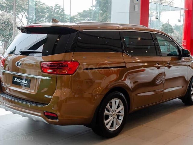 Kia Sedona 2019 khuyến mãi 30tr đồng, tặng camera hành trình