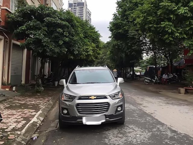 Bán Chevrolet Captiva Revv LTZ 2.4 AT 2016, màu bạc như mới