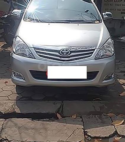 Bán Toyota Innova 2010 màu bạc, xe gia đình sử dụng