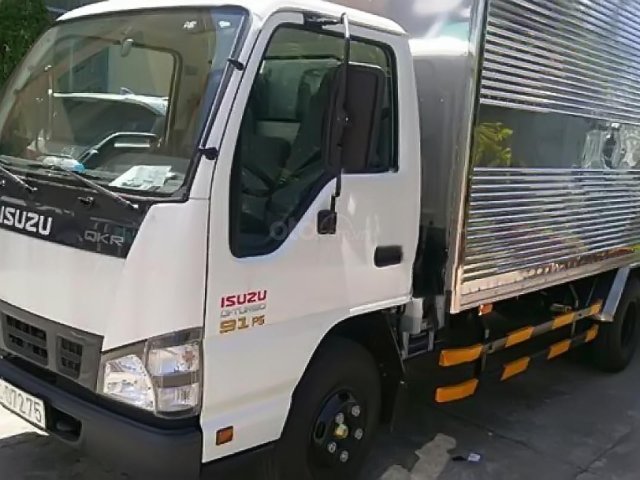 Ban Isuzu 1.9 tấn, màu trắng, thùng kín, đời 2017