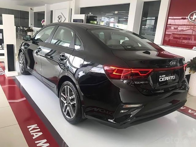 Bán Kia Cerato 1.6 AT đời 2019, màu đen, giá chỉ 589 triệu