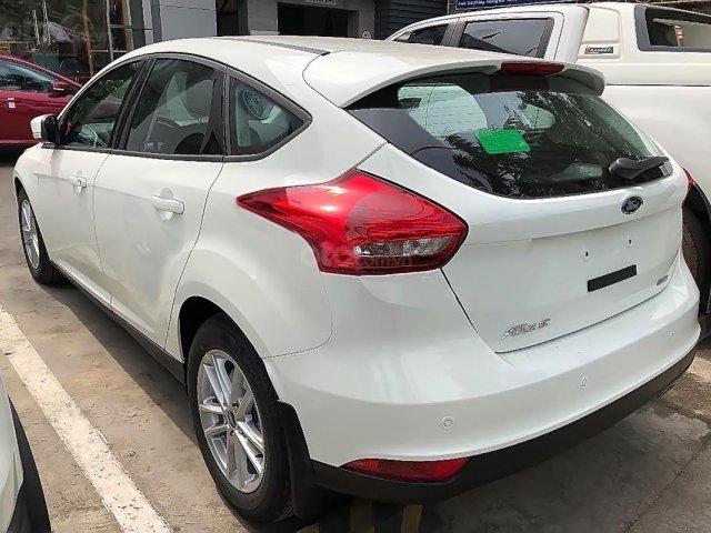 Bán xe Ford Focus 1.5 Trend Ecoboost sản xuất 2019, màu trắng0