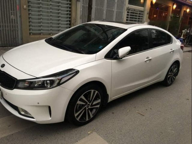 Cần bán xe Kia Cerato đời 2017, màu trắng