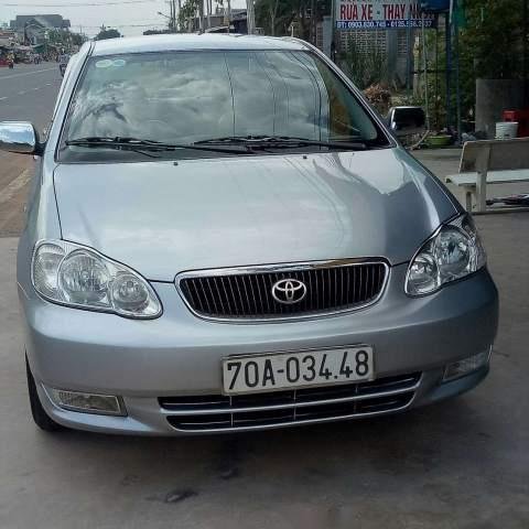 Cần bán lại xe Toyota Corolla altis sản xuất 2002, màu bạc xe gia đình