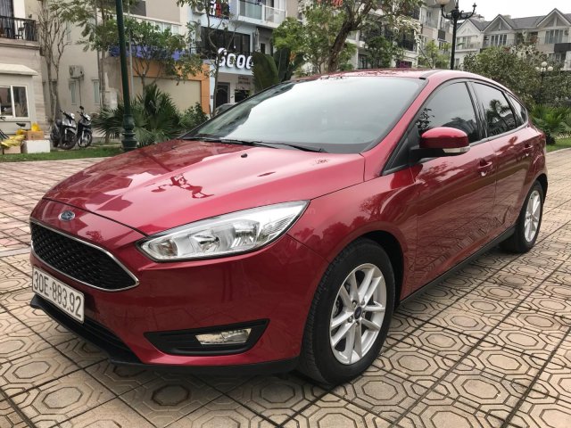 Bán xe Ford Focus Trend 1.5 AT Ecoboost Hatchback đời 2017, màu đỏ