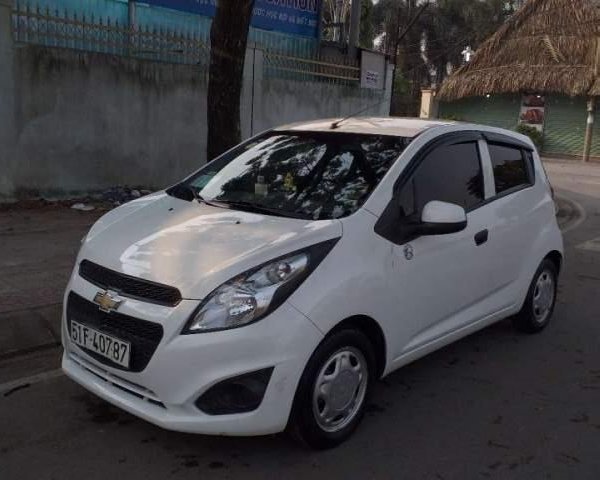 Bán Chevrolet Spark sản xuất 2016, màu trắng còn mới, giá chỉ 240 triệu