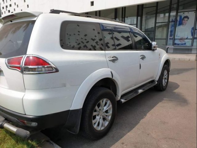 Bán xe Mitsubishi Pajero Sport sản xuất 2015, màu trắng, nhập khẩu nguyên chiếc xe gia đình