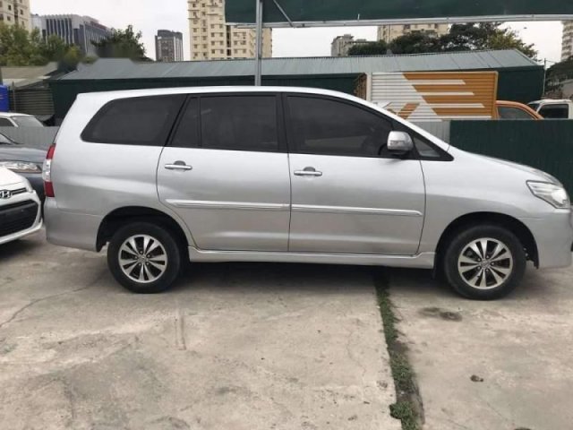 Tôi cần bán xe Innova 2.0E, sx 2015, xe đi 50000 km, toàn bộ xe vẫn xi chưa thay thế phụ tùng