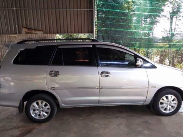 Bán xe Toyota Innova đời 2010, màu bạc