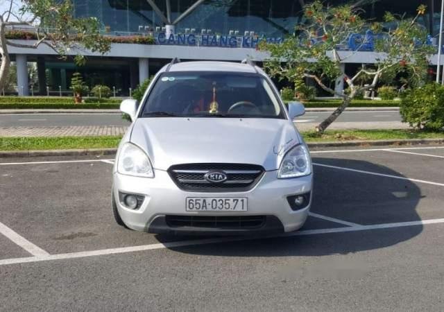 Cần bán lại xe Kia Carens đời 2011, màu bạc còn mới giá cạnh tranh0