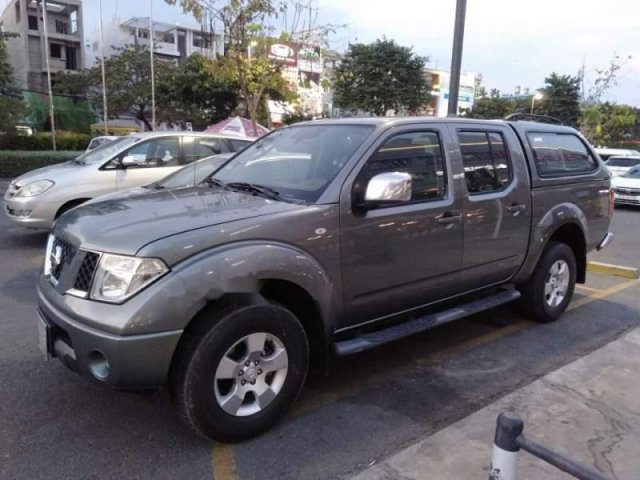 Cần bán gấp Nissan Navara đời 2011, màu xám còn mới0