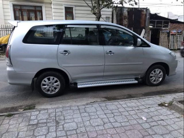 Cần bán Toyota Innova G đời 2010, màu bạc