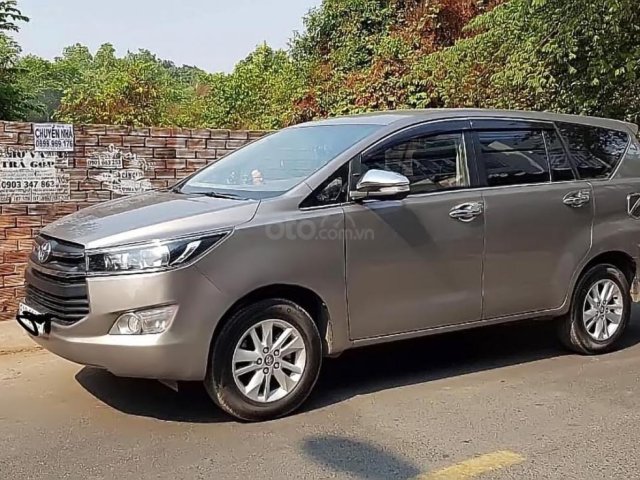 Cần bán Innova sx 2017, đăng ký đầu năm 2017, bản xăng, số sàn, odo 75000 km