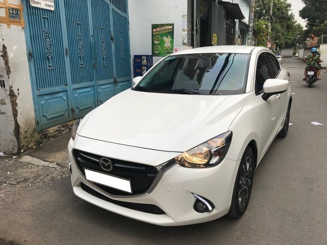 Lên sóng em Mazda 2 model 2017 đk 2018, số tự động, màu trắng Ngọc Trinh