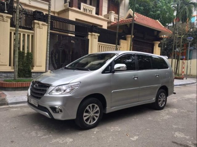 Cần bán xe Toyota Innova năm sản xuất 2015, màu bạc chính chủ, giá tốt