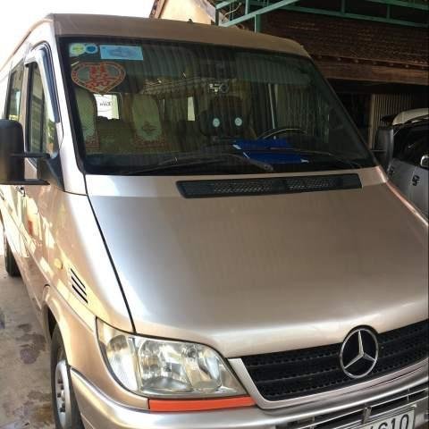 Cần bán xe Mercedes Sprinter đời 2005, màu vàng