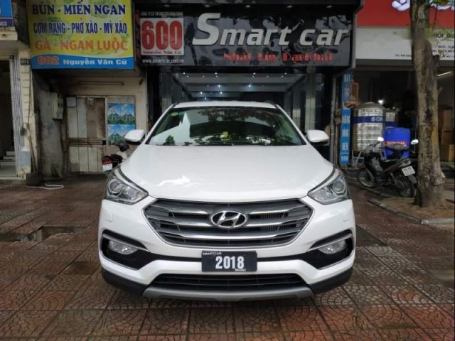 Cần bán lại xe Hyundai Santa Fe năm sản xuất 2018, màu trắng