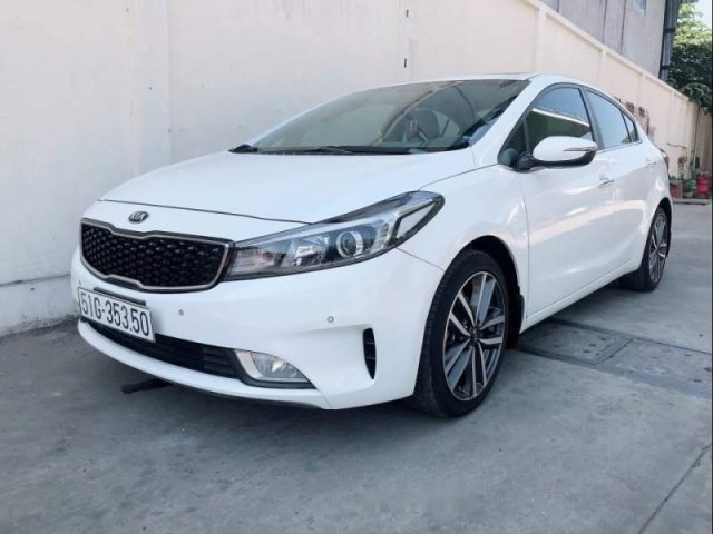 Cần bán gấp Kia Cerato 2017, màu trắng, nhập khẩu